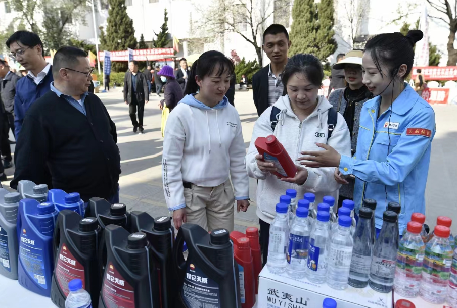 中国石油云南销售公司举办“助力春管春耕开放日”活动