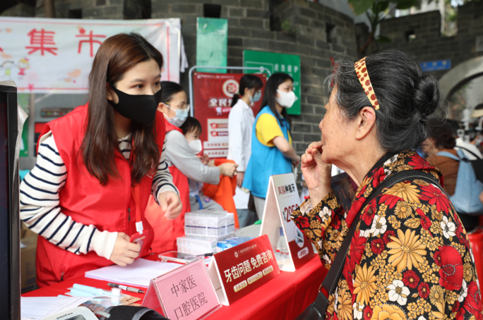 广东省全民爱牙行动暖心援助帮助缺牙长者省钱种上全口牙