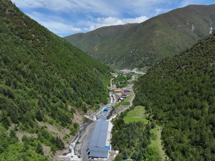 四川雅江县高山泉水变致富“源头活水”