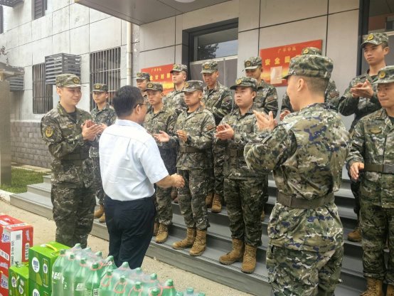 建行邯郸广平支行“八一”慰问当地武警消防官兵